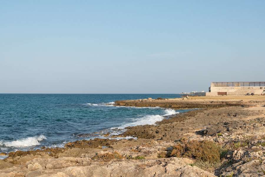 File:Shore - Fasano, Brindisi, Italy - August 20, 2008.jpg