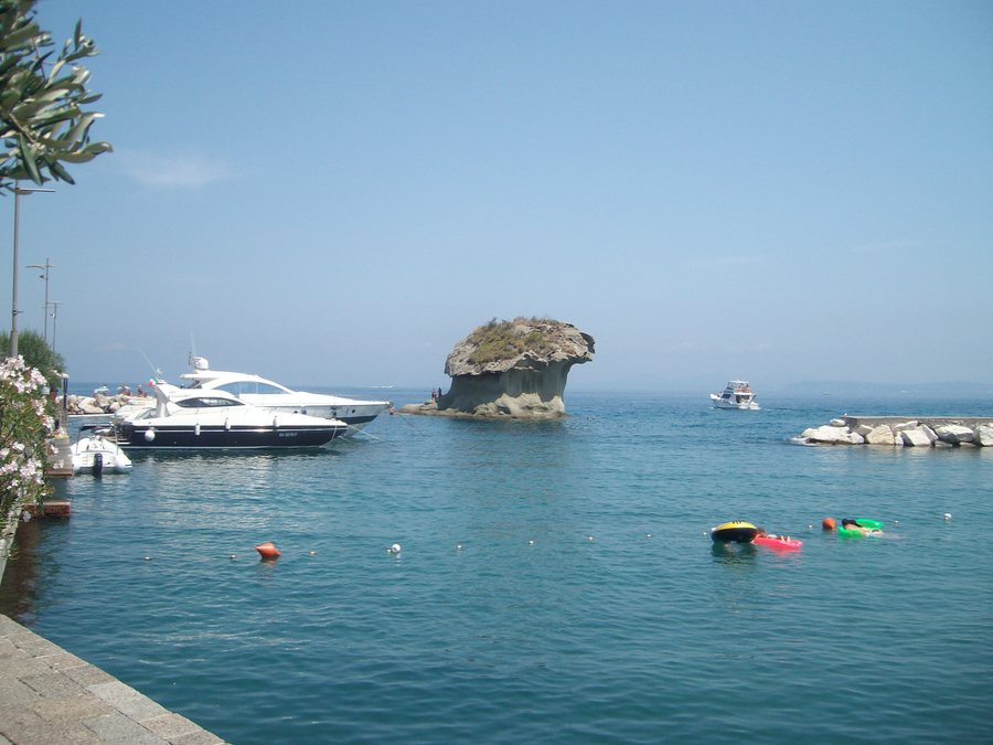 File:Corso Angelo Rizzoli, 59, 80076 Lacco Ameno NA, Italy - panoramio.jpg