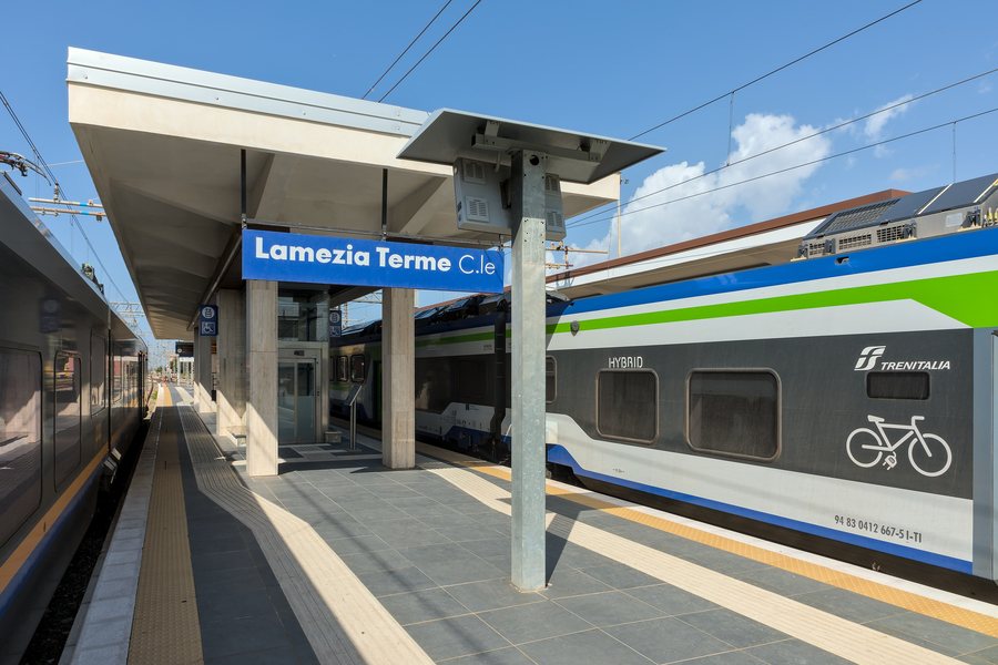 File:Lamezia Terme - Stazione di Lamezia Terme Centrale - 2.jpg