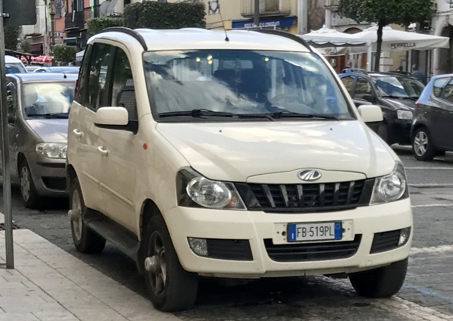 File:Mahindra Quanto (Avellino).jpg