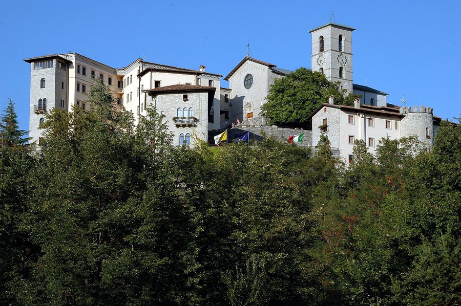 File:Castelmonte Friuli Venezia Giulia 15082006 11.jpg