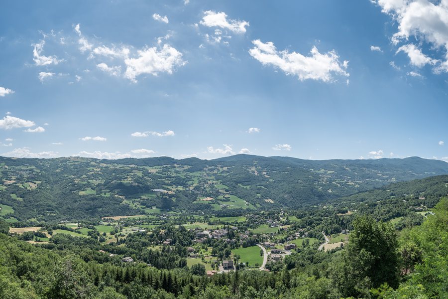 File:Vista dalla Rocca - Montefiorino, Modena, Italia - 25 Giugno 2022.jpg