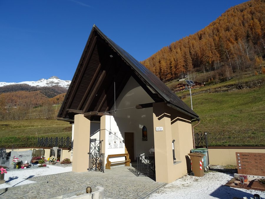 File:Cimitero di San Bernardo - Cappellina 02.jpg