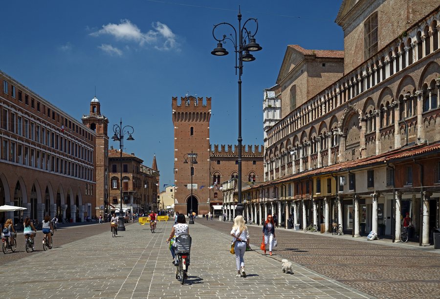 File:Piazza Trento e Trieste - Ex Palazzo della Ragione, Torre Della Vittoria and Cathedral of Ferrara. Ferrara, Italy.jpg