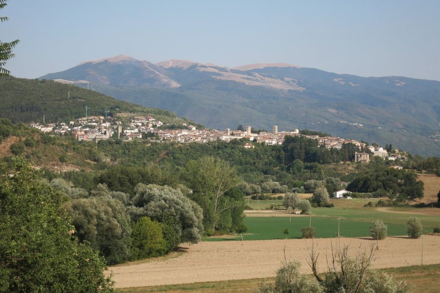 File:Cittaducale vista dalla Salaria 01.jpg
