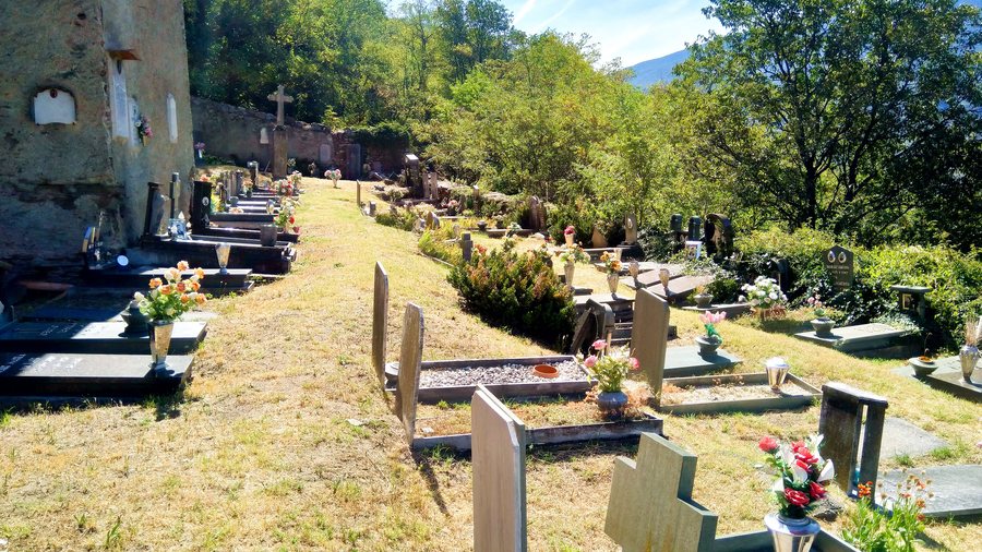 File:Cimitero di San Didero.jpg