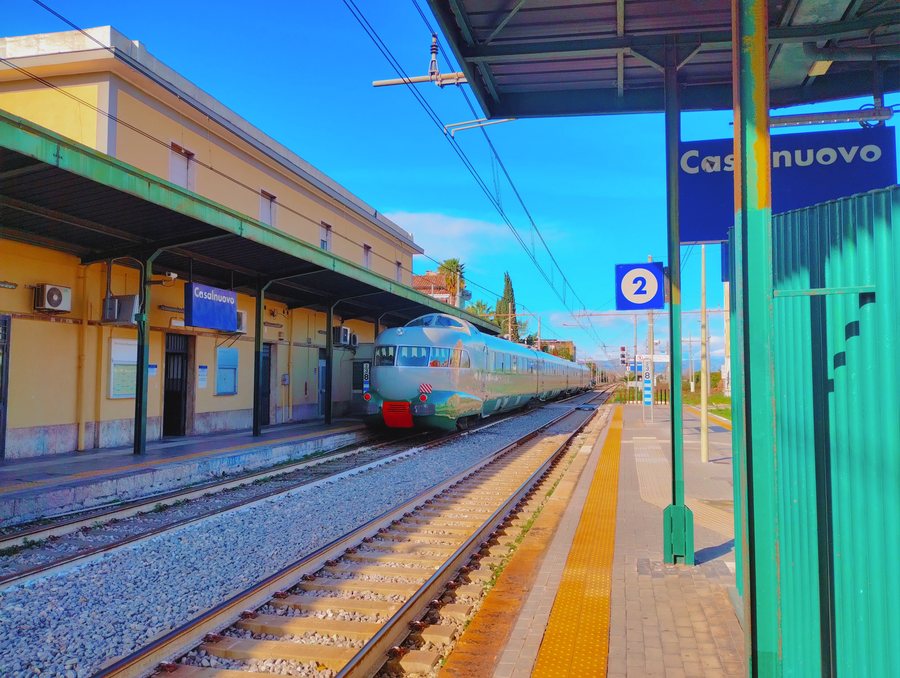 File:Casalnuovo di Napoli (NA) - stazione ferroviaria - elettrotreno Arlecchino.jpg