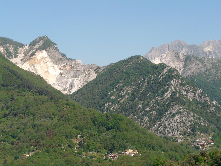 File:Altagnana-panorama catena Alpi Apuane1.jpg