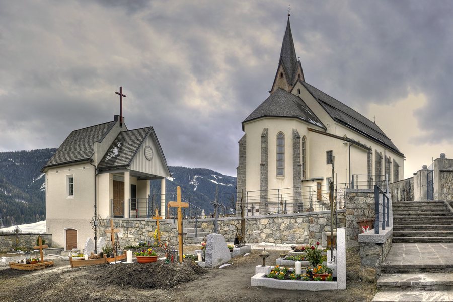 File:Church - Colle di Fuori, Valle di Casies (BZ) Italy - April 3, 2010 - panoramio.jpg