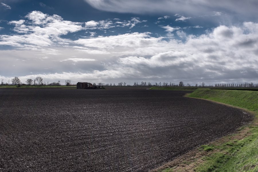 File:Near Sozzigalli - Soliera, Italy - February 29, 2016.jpg