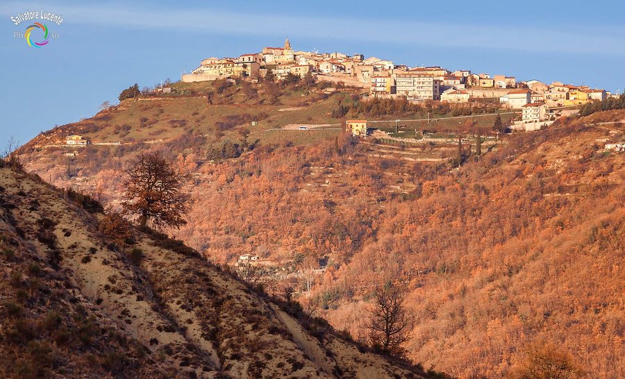 File:Albano di Lucania visto dal Torrente Camastra.jpg