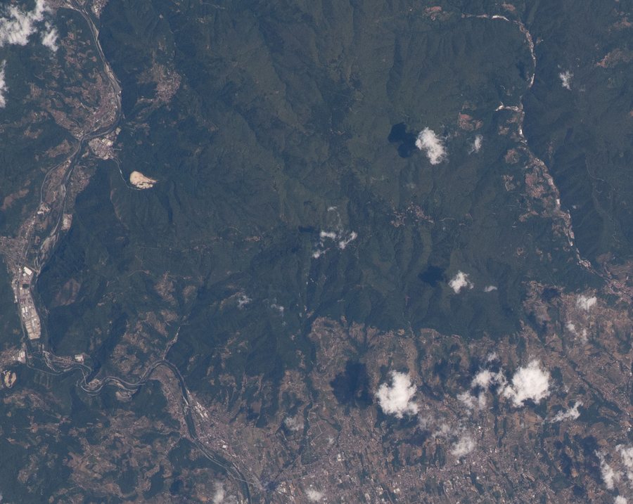 File:ISS067-E-153738 - View of Italy - Villa Basilica (Pescia) - Pariana - Boveglio - Torrente Pescia di Collodi - Capannori-Matraia - Tofori - Monte Pietra Pertusa - river Serchio - Ponte a Moriano (Lucca) - Borgo a Mozzano (cropped).jpg
