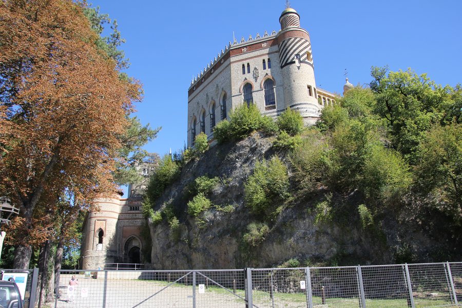 File:Grizzana Morandi, rocchetta Mattei (03).jpg