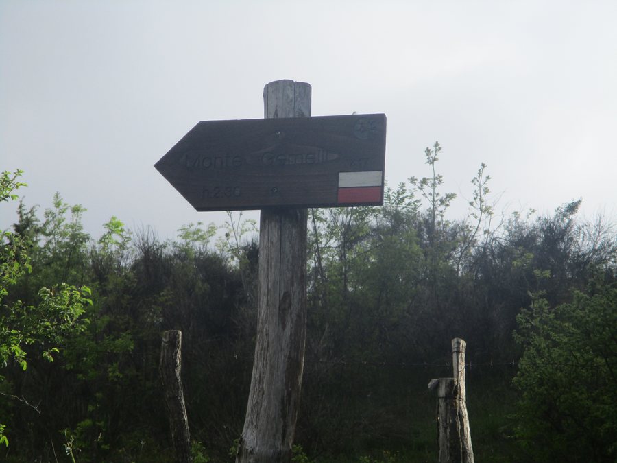 File:CAI 417 San Benedetto in Alpe 2 Segnavia.jpg