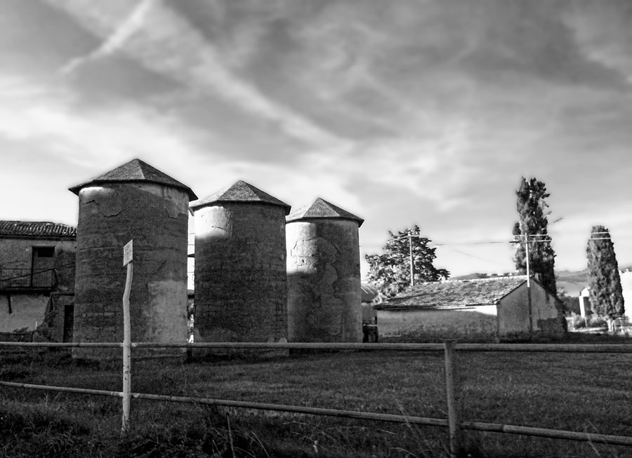 File:Silos, Ponte a Rigo.jpg