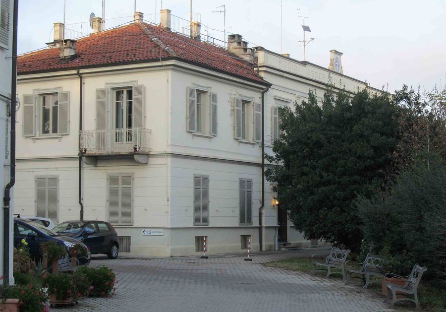 File:Pino torinese osservatorio edificio storico.jpg