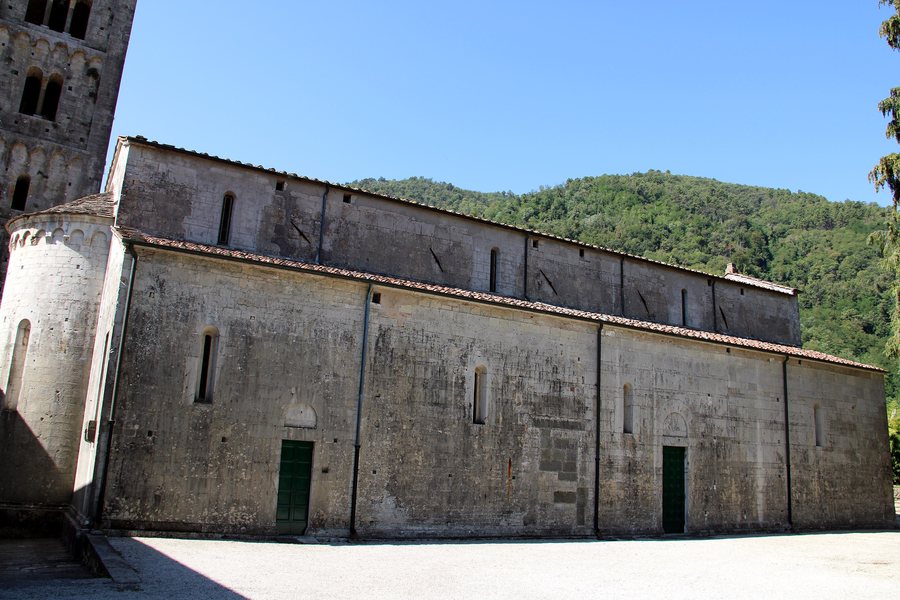 File:Pieve di Santa Maria a Diecimo (Borgo a Mozzano), esterno 01.jpg