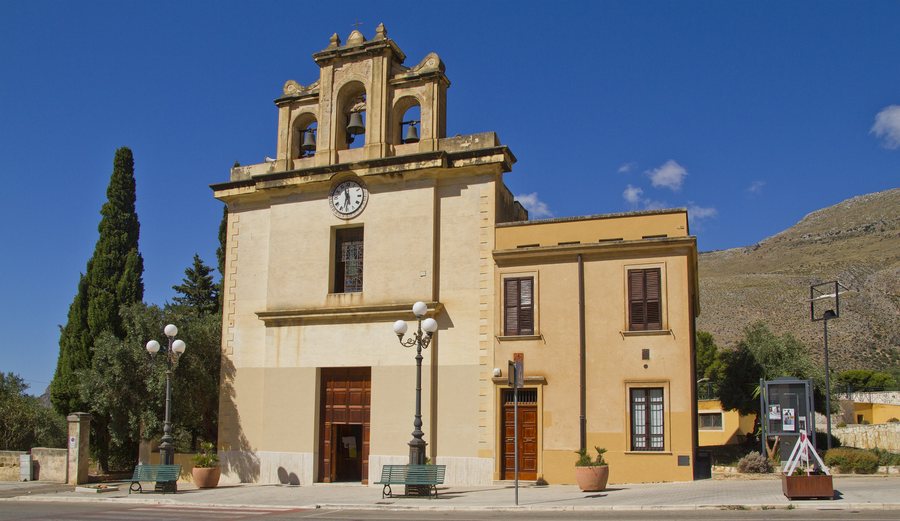 File:Chiesa, Castelluzzo TP, Sicily, Italy - panoramio.jpg