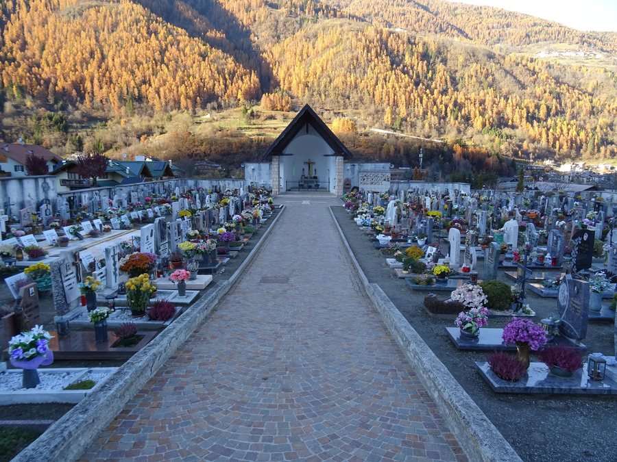 File:Cimitero di Dimaro 01.jpg