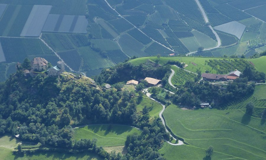 File:Juval, Kastelbell-Tschars, Italy.jpg