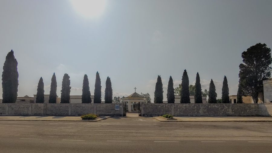 File:Cimitero di Vignacastrisi.jpg