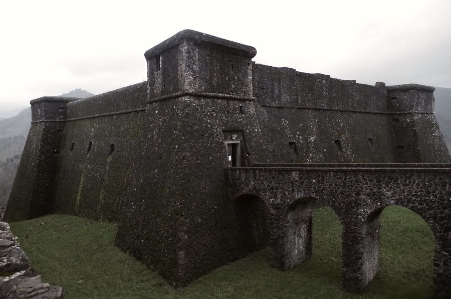 File:Aulla, Fortezza della Brunella.jpg