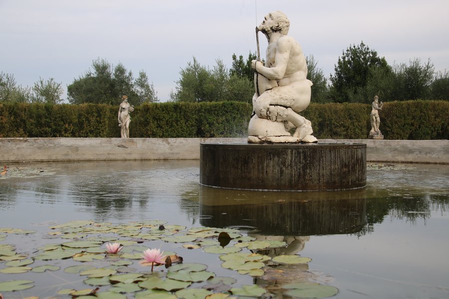 File:Lamporecchio, Villa Rospigliosi, fontana del fauno 07.jpg