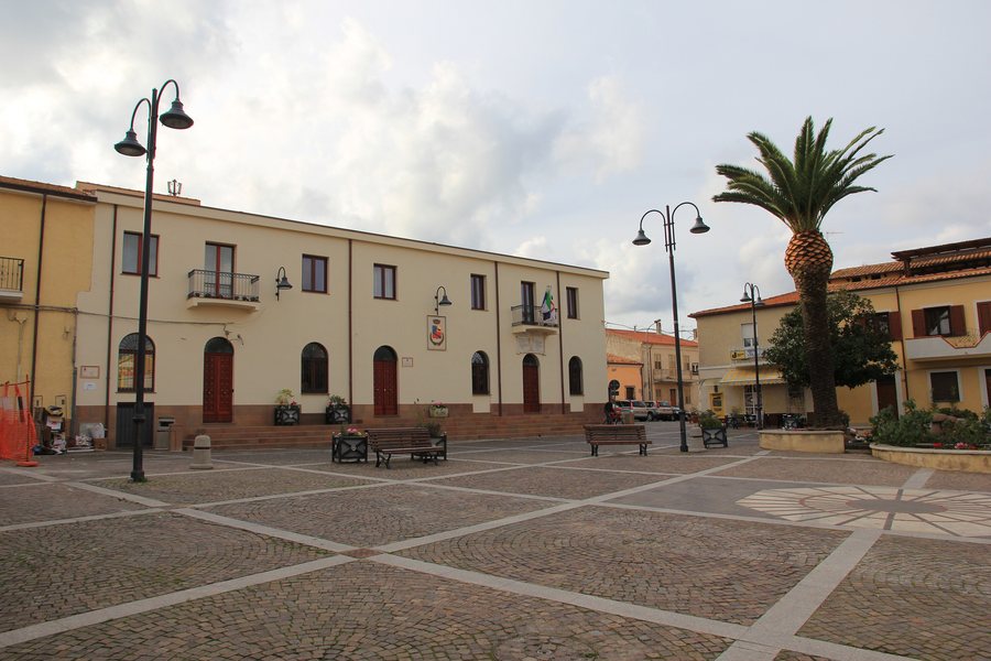 File:Putifigari - Municipio (01).JPG