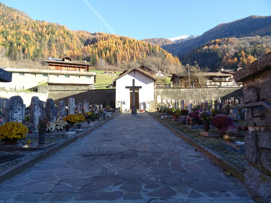 File:Cimitero di Pracorno 01.jpg