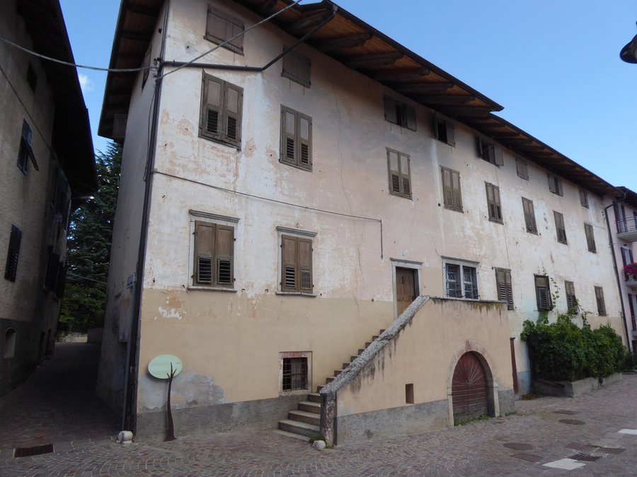 File:Brez - Casa Maffei 01.jpg
