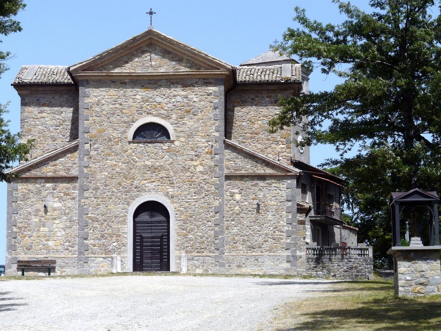 File:Monteduro (Castelnovo ne' Monti)-chiesa.JPG