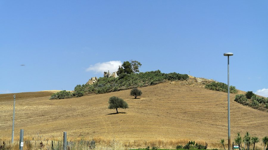 File:Agira, Province of Enna, Sicily, Italy - panoramio.jpg