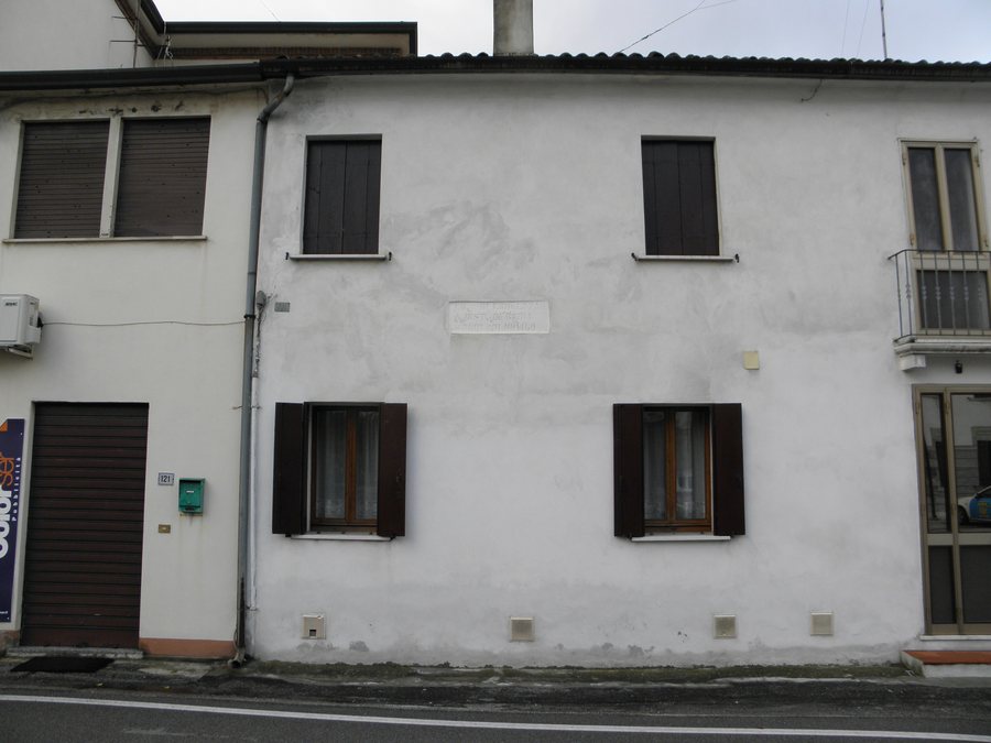 File:Crocetta, edificio con indicazioni territoriali storiche (Badia Polesine).JPG