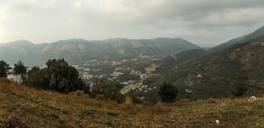 File:Veduta dal castello di Arienzo.jpg