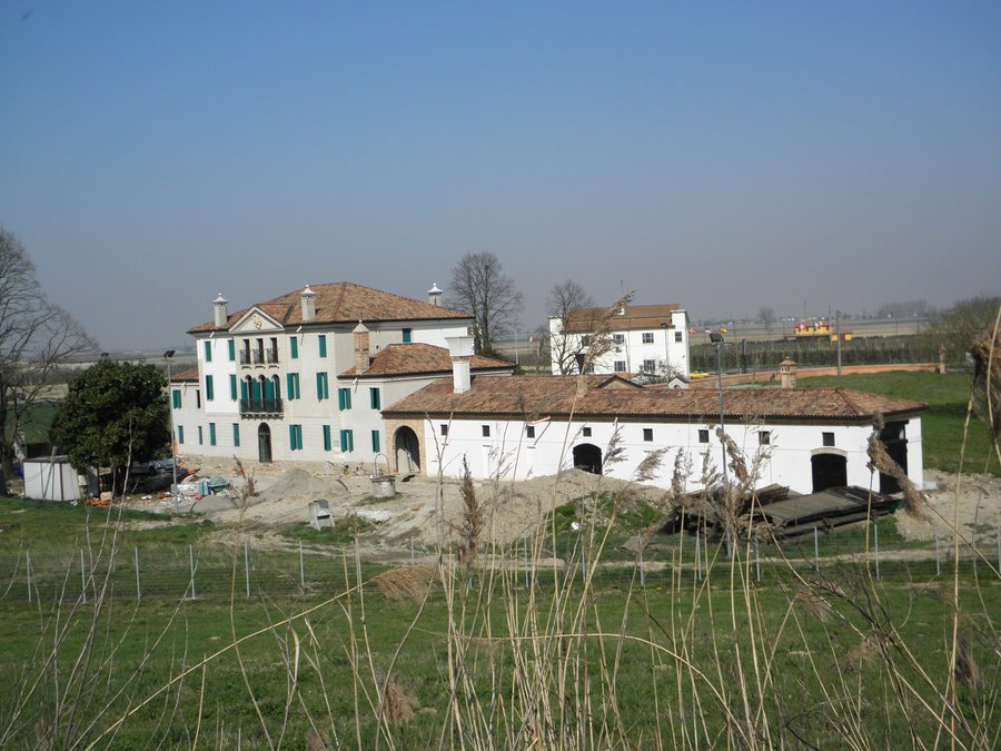 File:Villa Martelli-Piccioli (2) (Paviole).jpg
