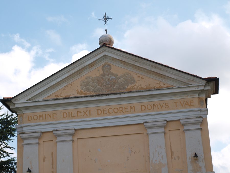 File:Chiesa di San Martino Vescovo, Barco, Pravisdomini - Dettaglio della facciata.jpg