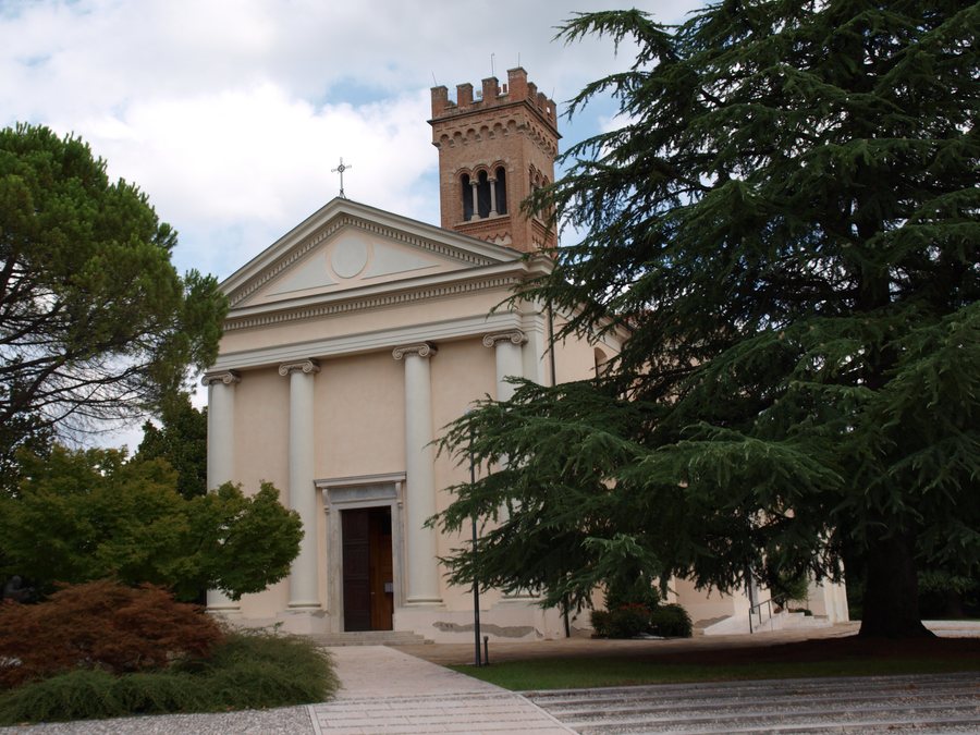 File:Chiesa di Santa Lucia, Prata di Pordenone - Facciata e campanile.jpg
