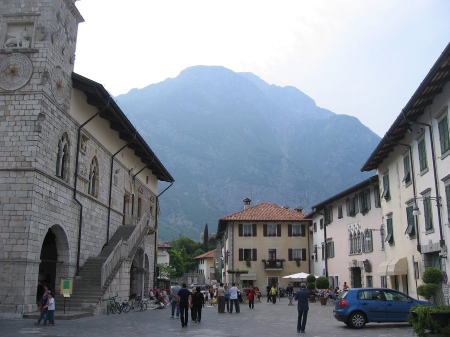 File:Venzone, Udine (Italy).JPG