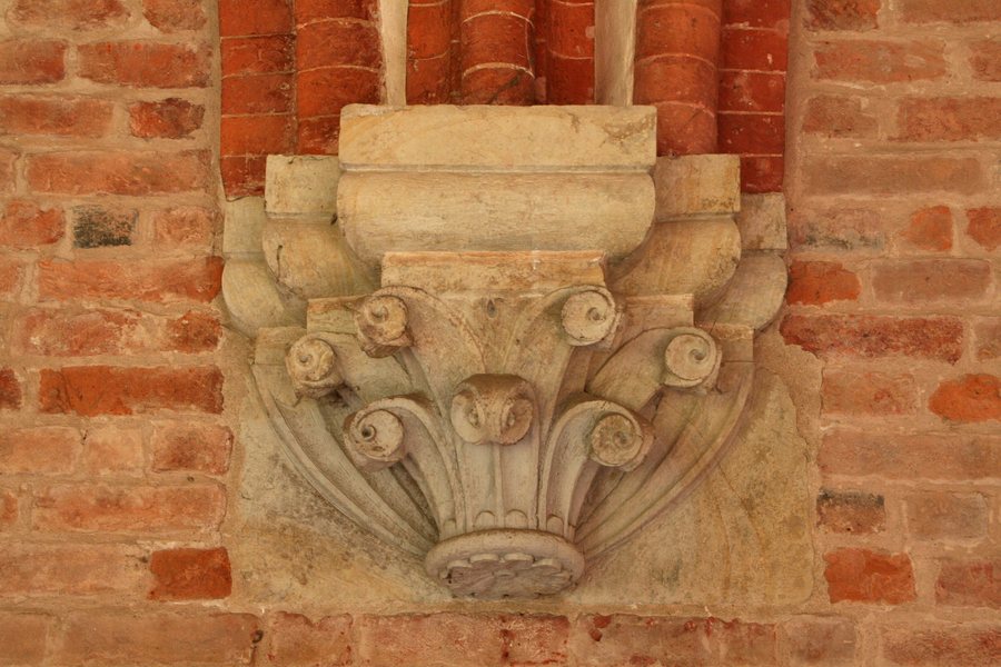 File:Abbazia di Chiaravalle della Colomba - Corbel1.JPG