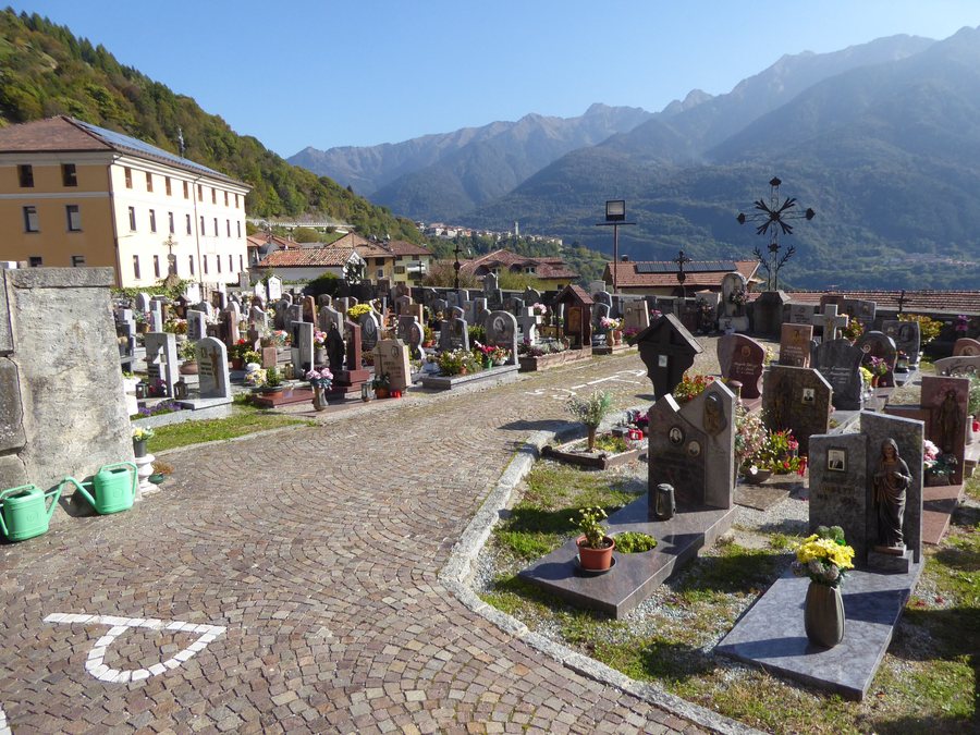 File:Cimitero di Daone 01.jpg