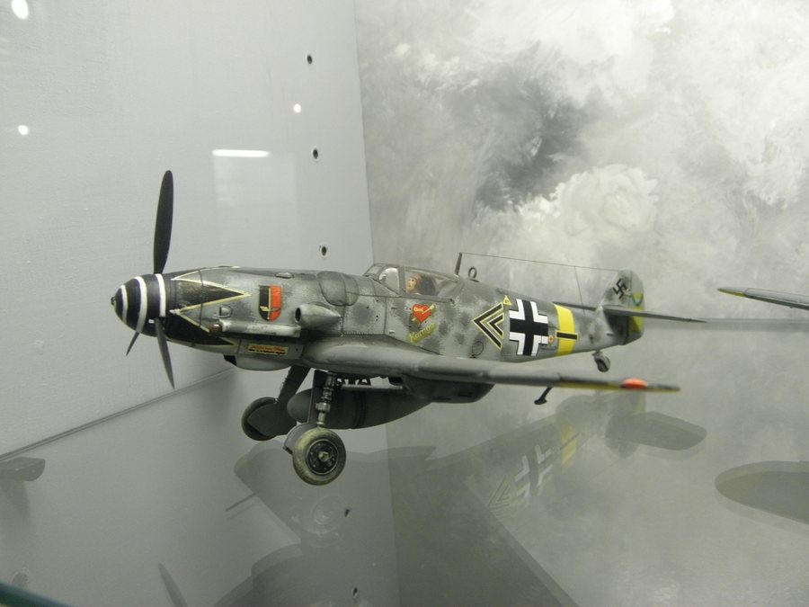 File:Messerschmitt Bf 109G Erich Hartmann, modello (Museo del modellismo storico Voghenza).JPG
