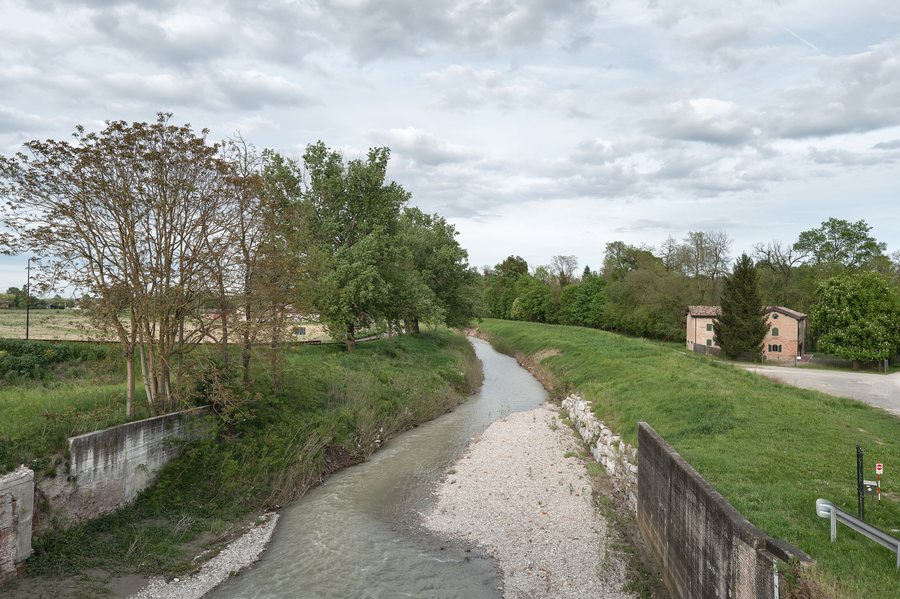 File:Torrente Tresinaro - San Donnino di Liguria, Casalgrande, Reggio Emilia, Italia - 19 Aprile 2025 05.jpg