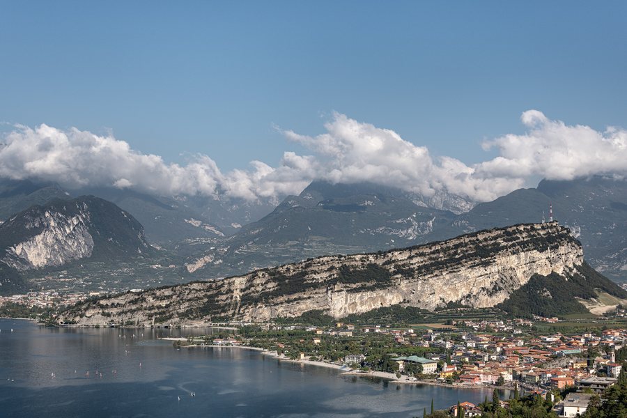 File:Nago-Torbole - Sentiero Busatte-Tempesta, Nago-Torbole, Trento, Italy - October 10, 2021 01.jpg