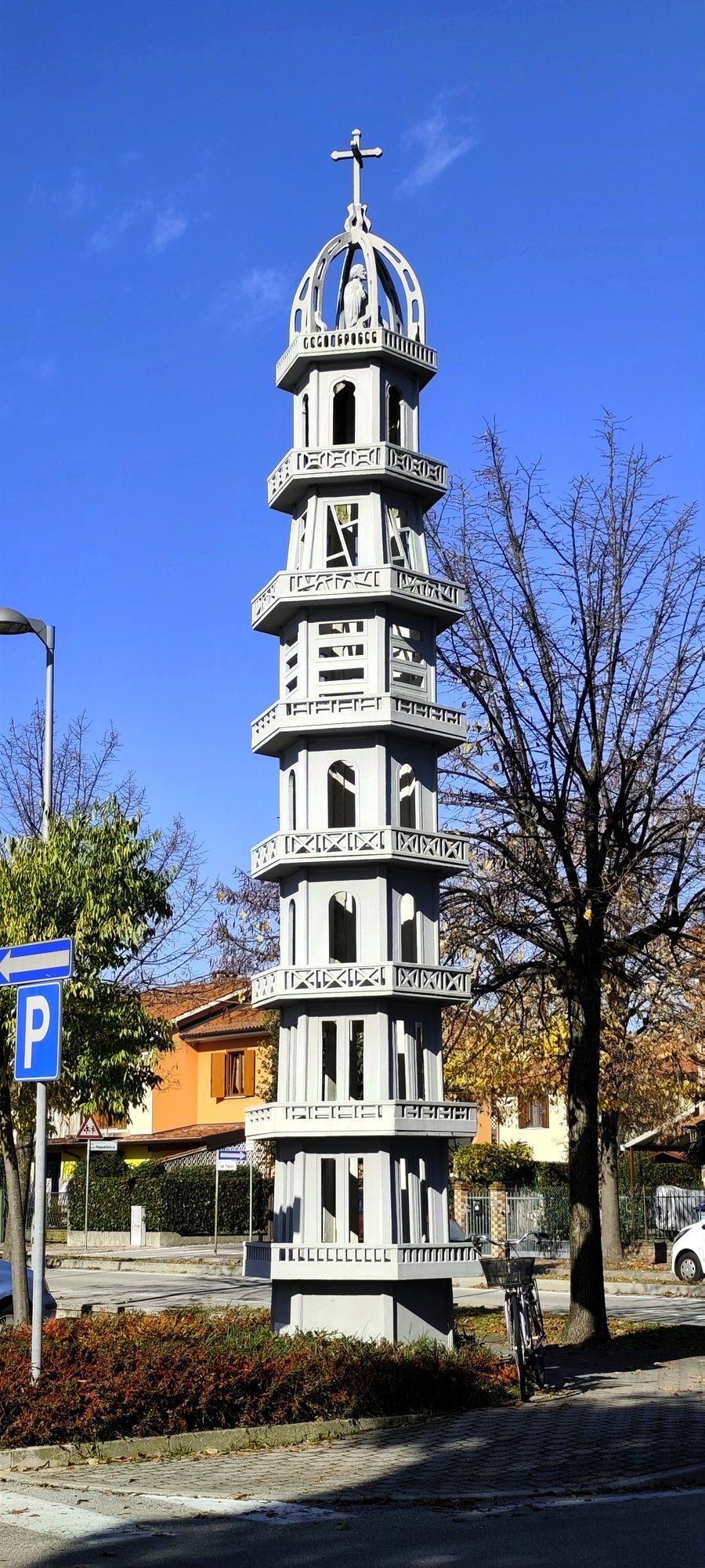 File:Capitello di San Giuseppe Lavoratore,San Michele al Tagliamento.jpg