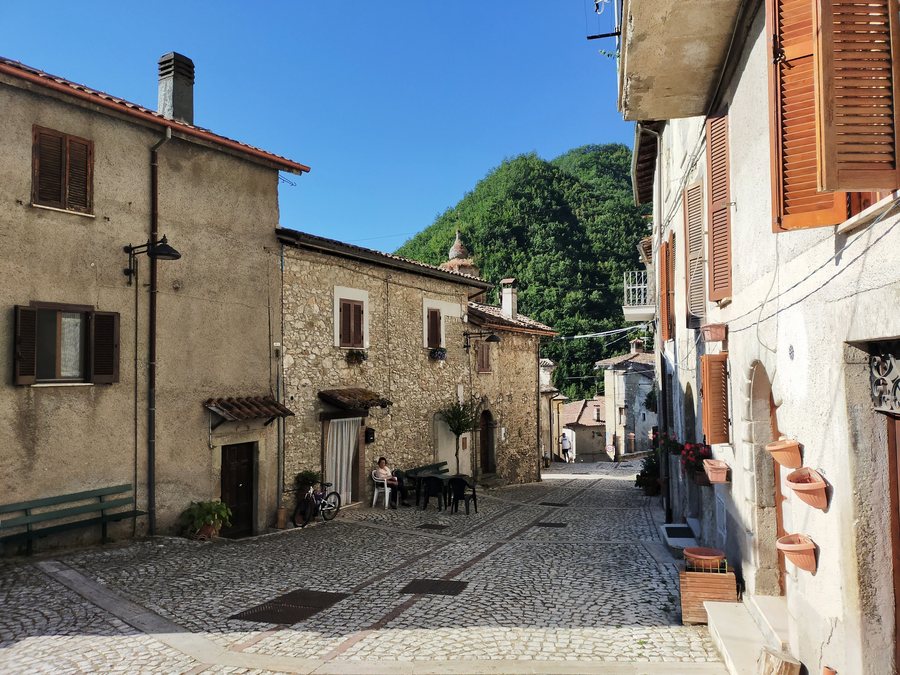 File:Centro storico Varco Sabino.jpg