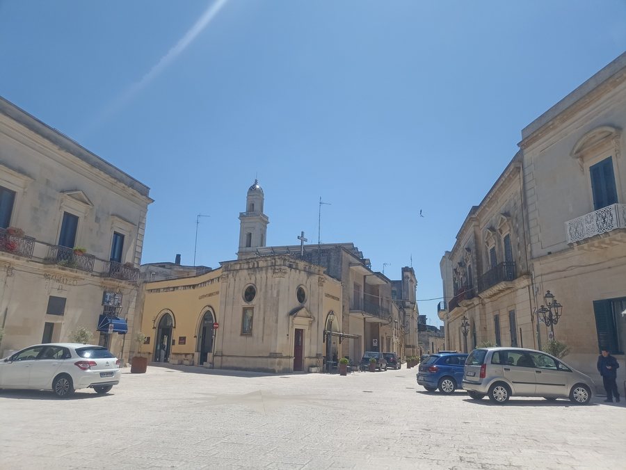 File:Castrignano de' Greci (LE) Piazza Sant'Antonio.jpg