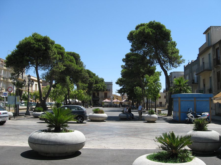File:Partanna (TP) - piazza Falcone e Borsellino.jpg