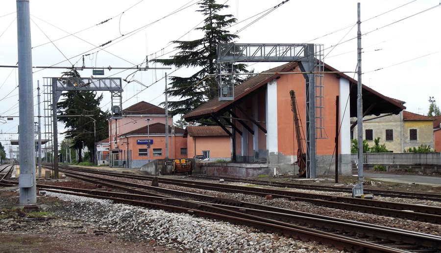 File:Pozzolo formigaro stazione.jpg