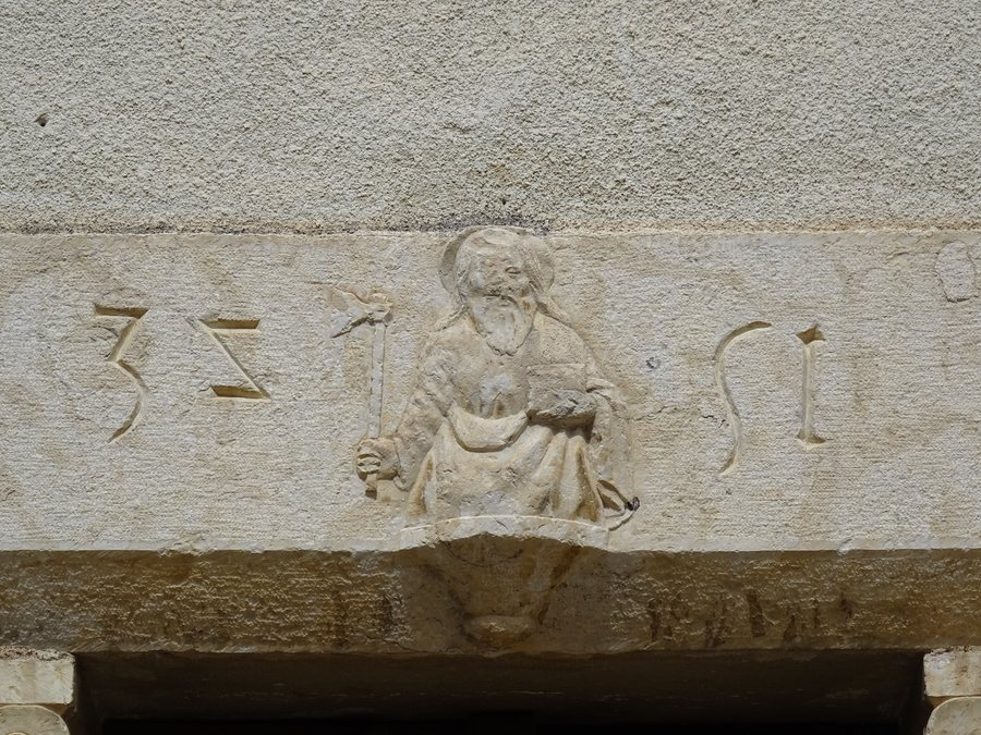 File:Portolo, chiesa di San Tommaso - Scultura portale.jpg