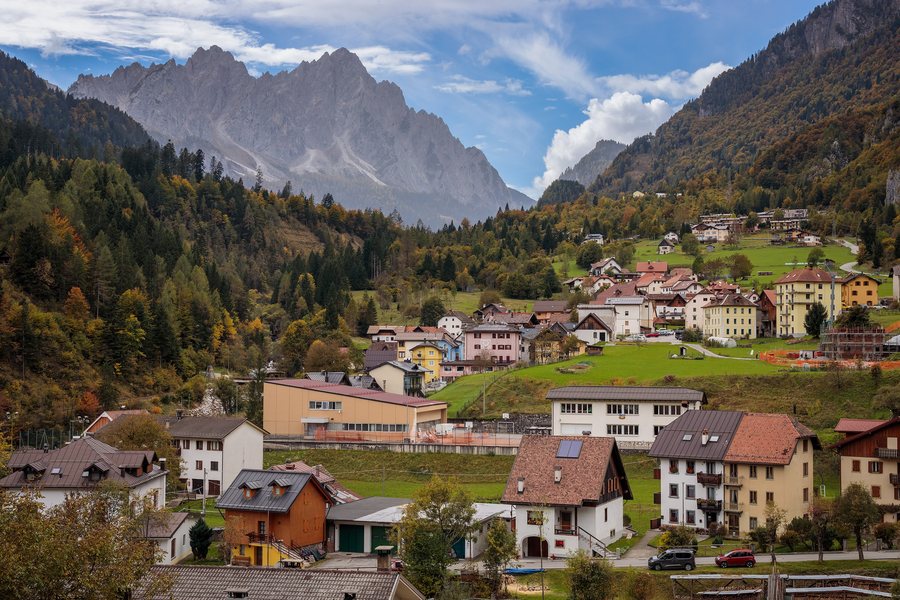 File:Forni Avoltri in Udine, Friuli-Venezia Giulia, Italy, 2025 October.jpg